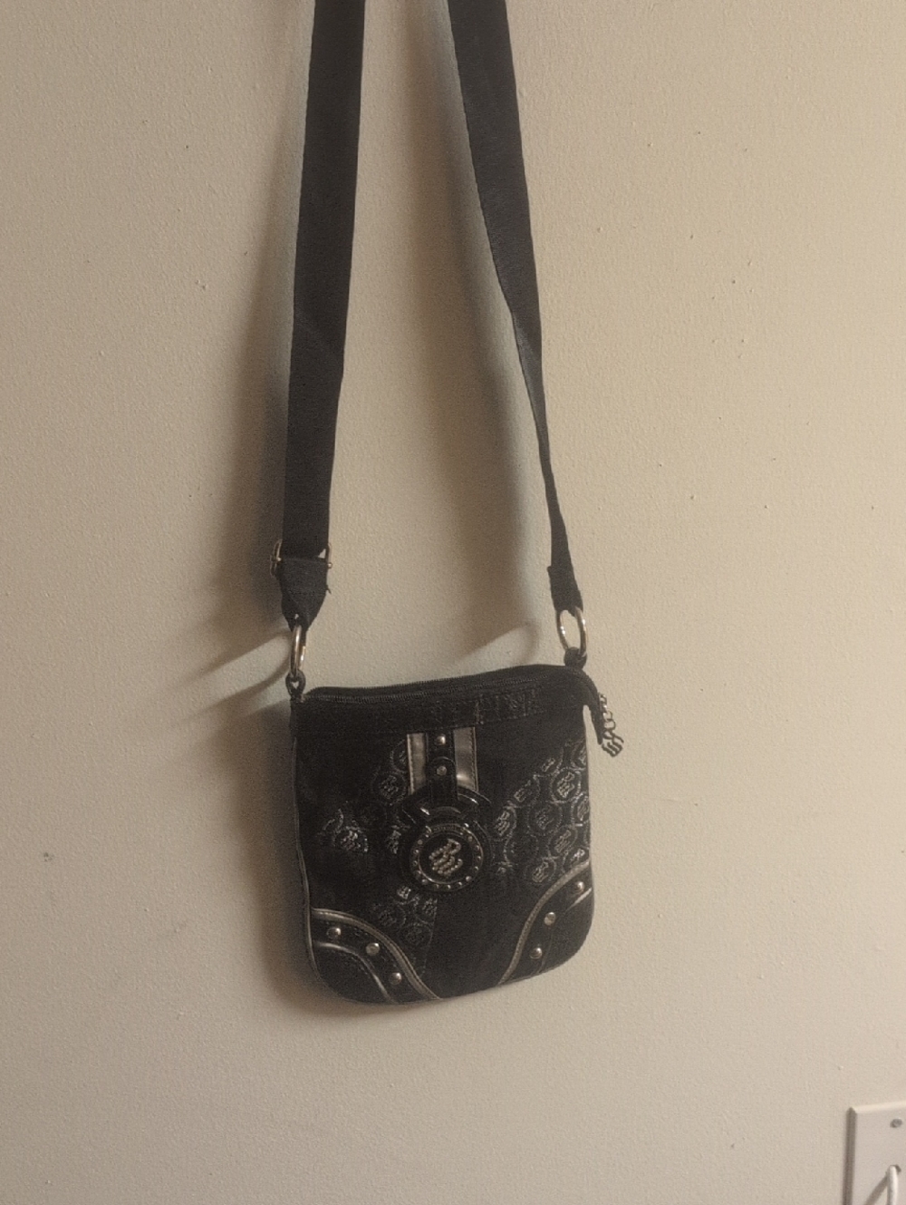 VTG Rocawear Black Crossbody Shoulder Bag with Embossed Pattern